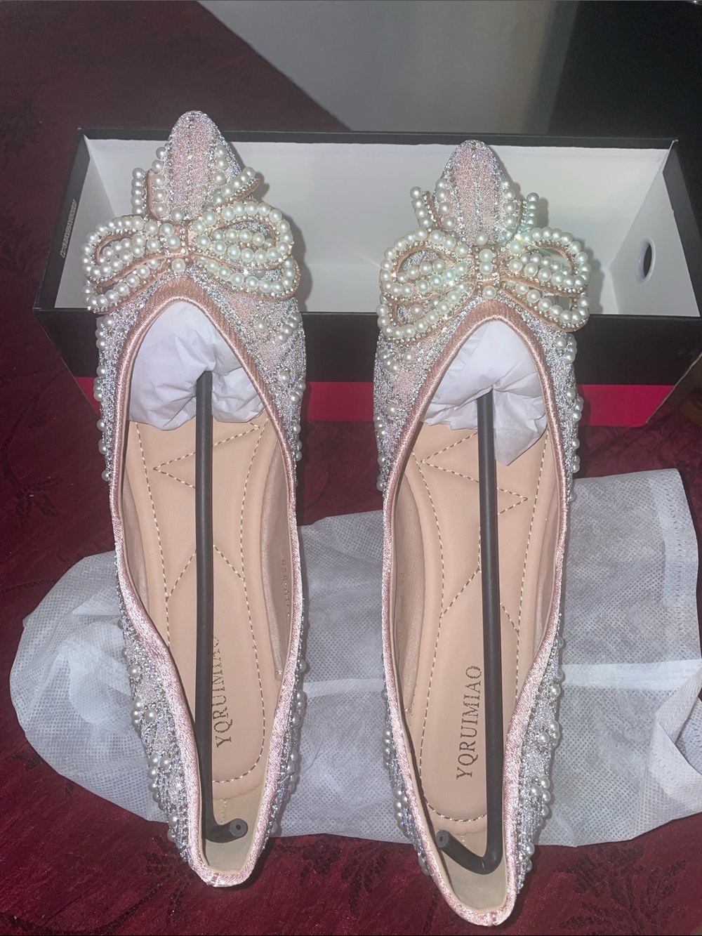 Women’s 10.5/43
Embellished Pink Pearl-Accent Women's Flat